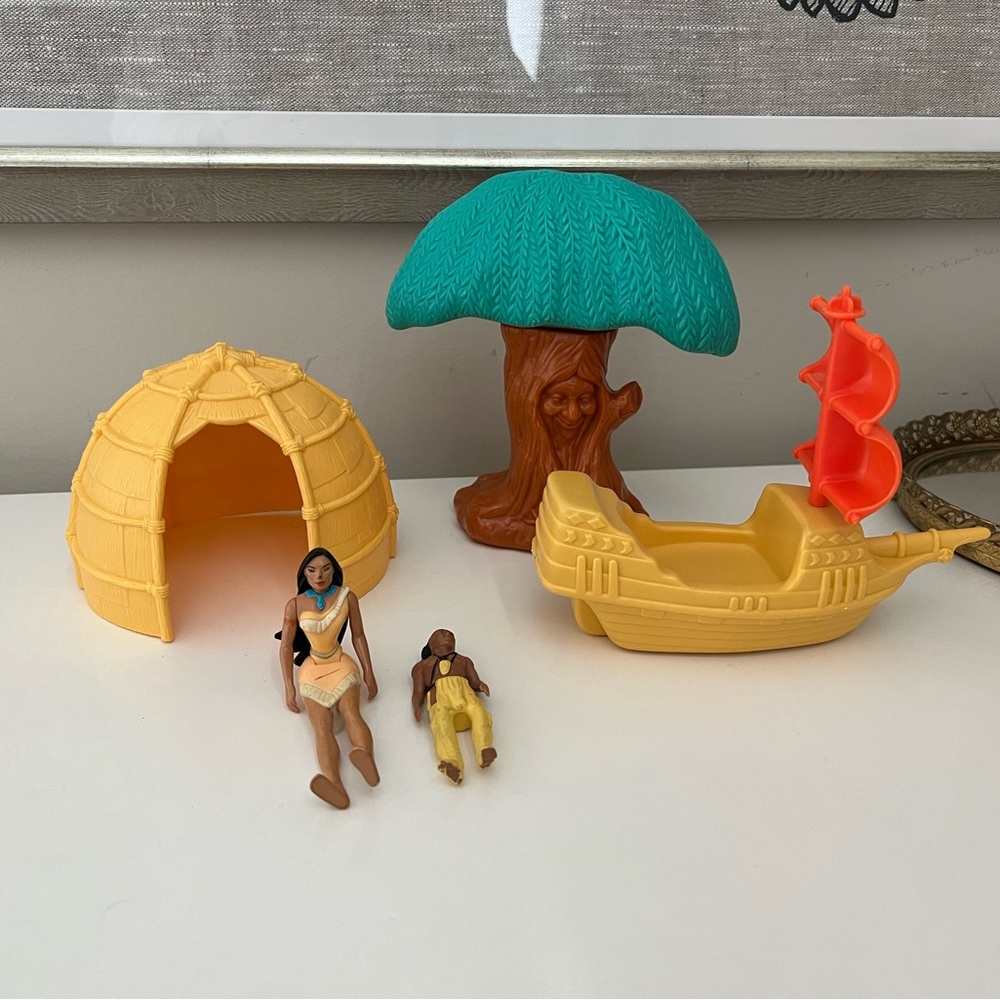 Vintage 90’s Disney Toys: Pocahontas